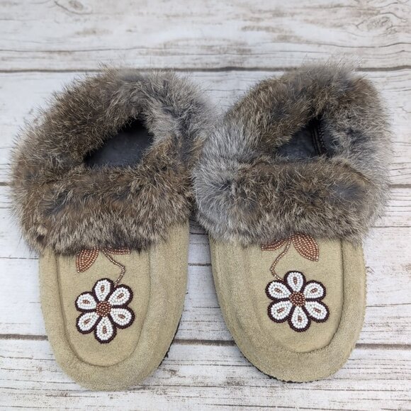 Manitobah Mukluks Shoes - Manitobah Mukluks Tan Suede Flower Beaded with Fur Slippers Women Size 7